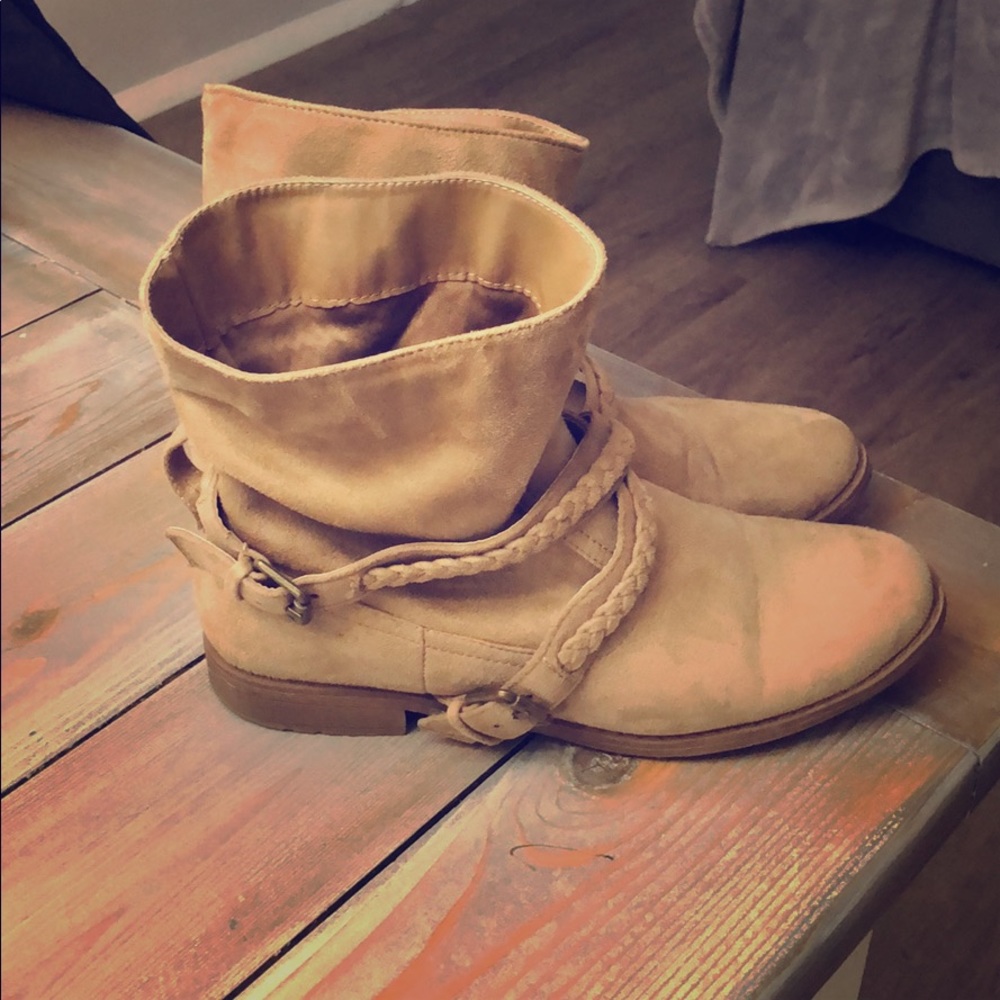 Tan Flat Boot